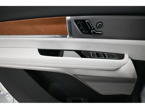 New 2026 Cadillac Vistiq Luxury image 17