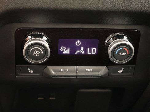 Used 2025 Buick Enclave Avenir w/ Super Cruise Package AWD/4WD image 23