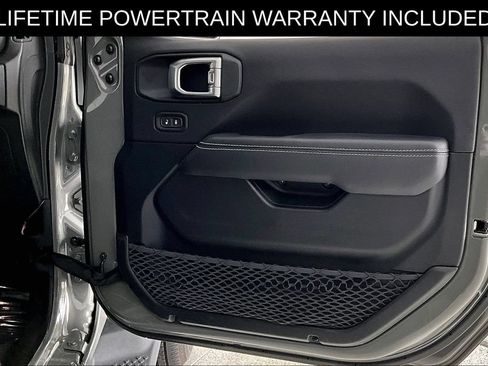 Used 2023 Jeep Wrangler Unlimited Sahara AWD/4WD image 24