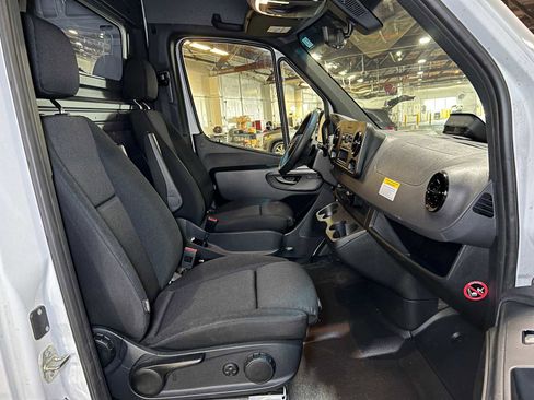 Used 2025 Mercedes-Benz Sprinter 2500 image 11
