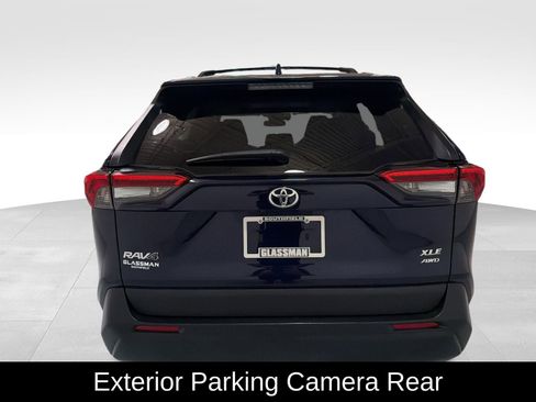 Used 2021 Toyota RAV4 XLE Premium image 4