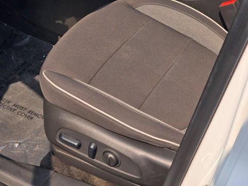 Used 2023 Chevrolet TrailBlazer LT FWD image 18