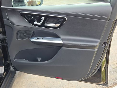 Used 2023 Mercedes-Benz GLC 300 4MATIC image 10