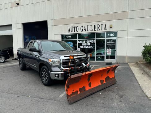Used 2014 Toyota Tundra SR5 w/ TRD Off Road Package AWD/4WD image 3