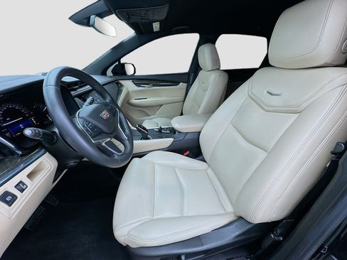 Used 2018 Cadillac XT5 FWD image 13