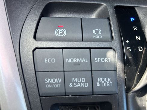 Used 2025 Toyota RAV4 XLE AWD/4WD image 31