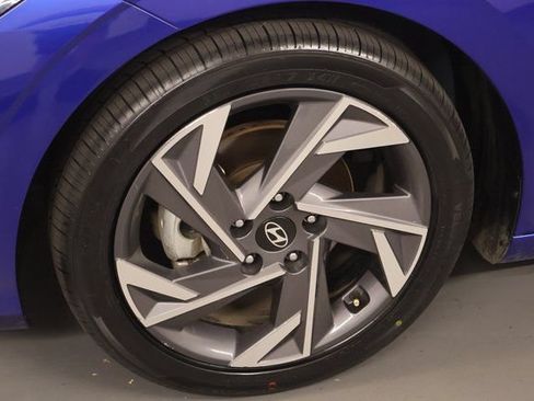 Used 2025 Hyundai Elantra SEL FWD image 7