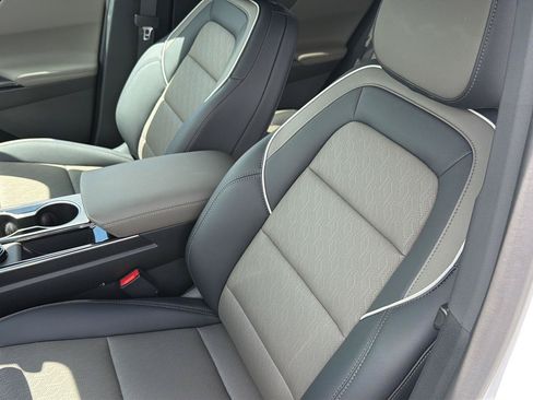 New 2026 Chevrolet Equinox LT w/ Convenience Package II FWD image 29