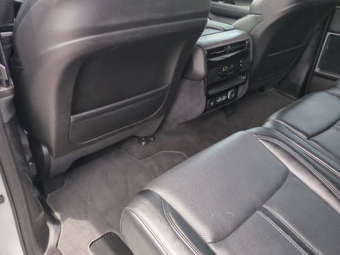 Used 2024 Jeep Wagoneer Series II w/ Flexible Seating Group RWD image 19