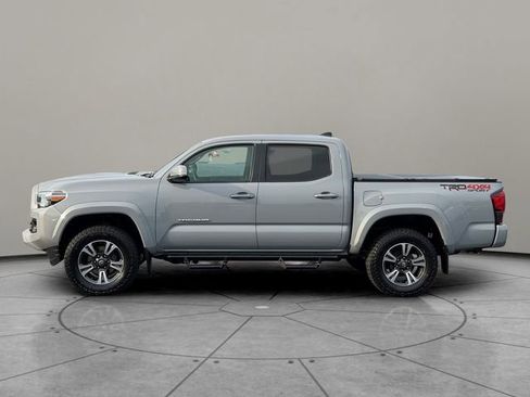 Certified 2019 Toyota Tacoma TRD Sport AWD/4WD image 3