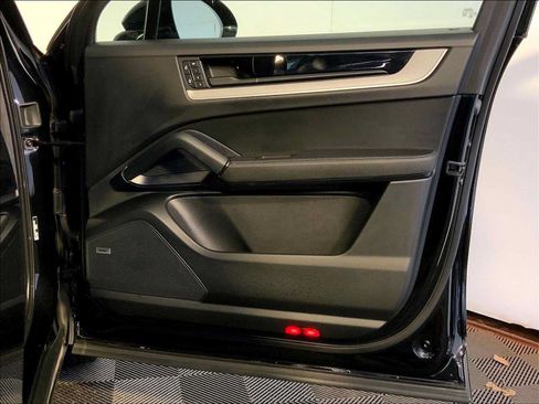 Certified 2024 Porsche Cayenne AWD/4WD image 26