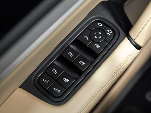 Certified 2025 Porsche Cayenne S AWD/4WD image 20