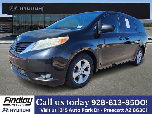 Used 2012 Toyota Sienna LE w/ Towing Pkg FWD image 1
