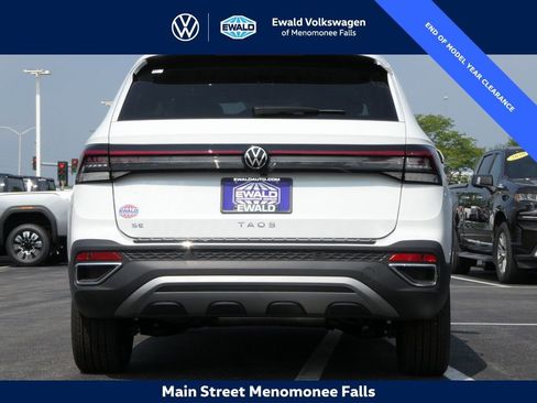 Certified 2025 Volkswagen Taos SE FWD image 25