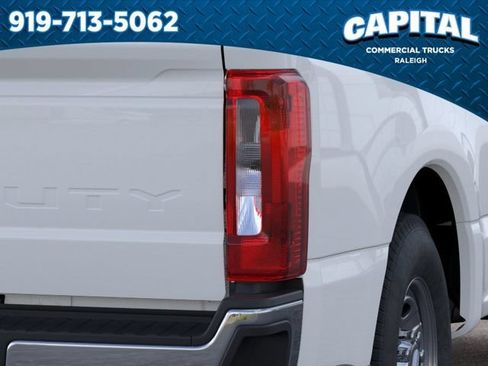 New 2026 Ford F250 XL w/ XL Chrome Package RWD image 21