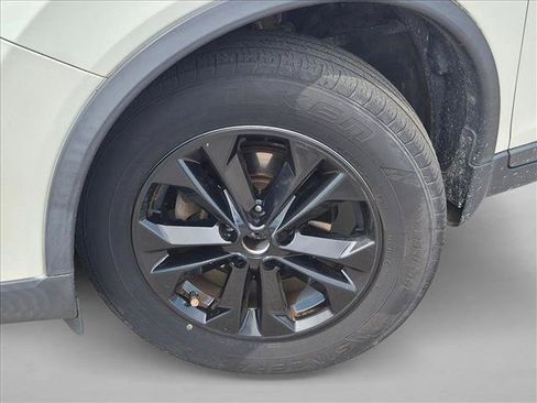 Used 2016 Nissan Rogue SV w/ SV Premium Package AWD/4WD image 9