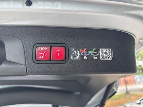 Certified 2025 Mercedes-Benz GLS 450 4MATIC image 33