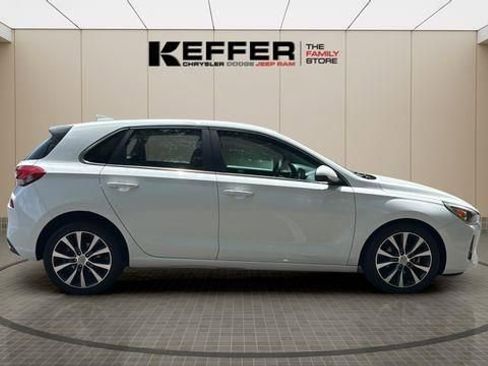 Used 2018 Hyundai Elantra GT FWD image 8