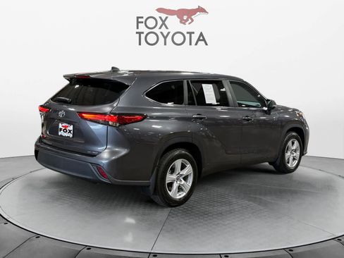 Used 2023 Toyota Highlander LE AWD/4WD image 6