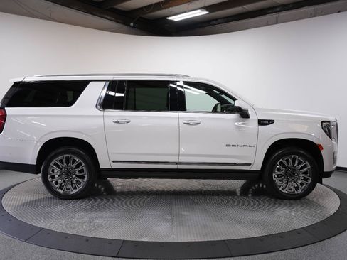 Used 2024 GMC Yukon XL Denali Ultimate AWD/4WD image 9
