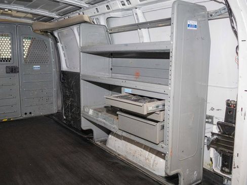 Used 2017 Chevrolet Express 2500 image 15