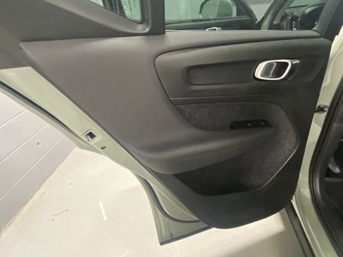 Used 2025 Volvo XC40 B5 Core image 8