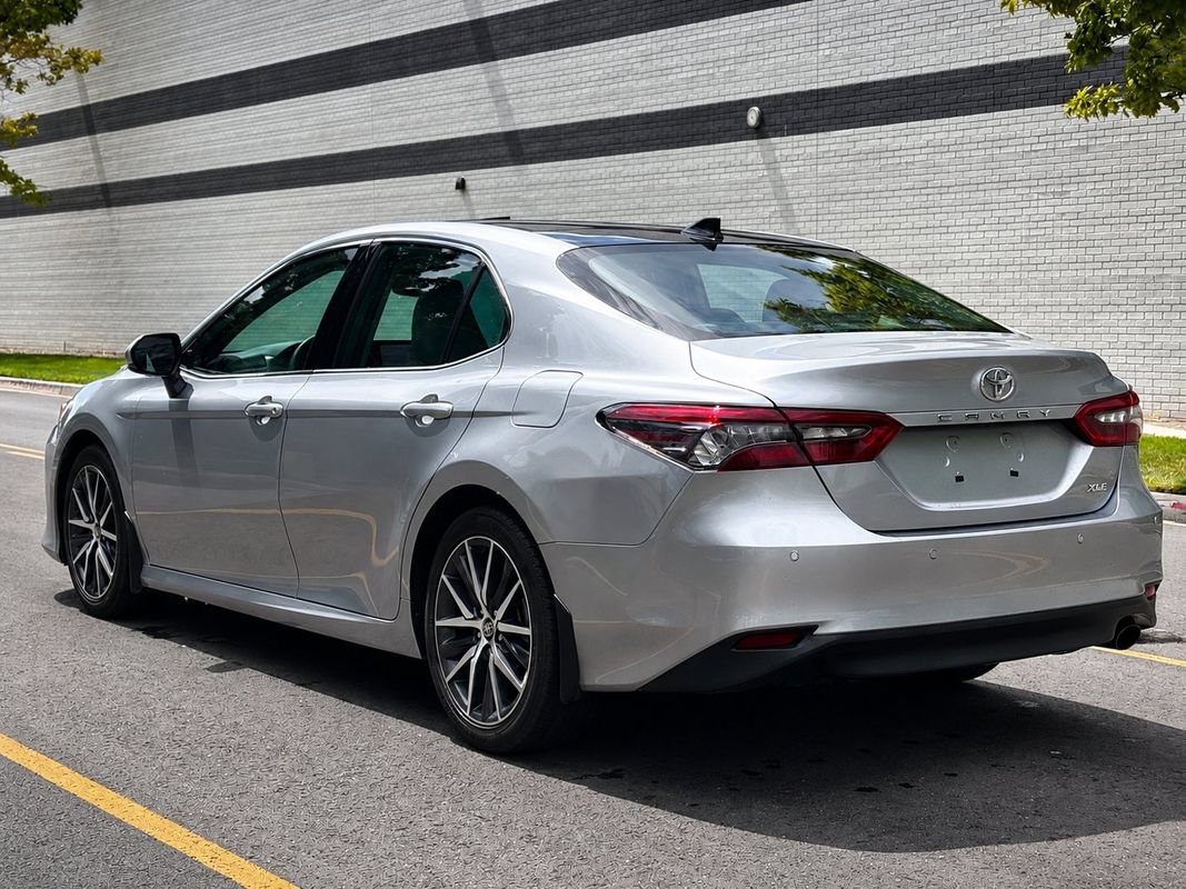 Used 2024 Toyota Camry XLE w/ Navigation Package FWD image 3