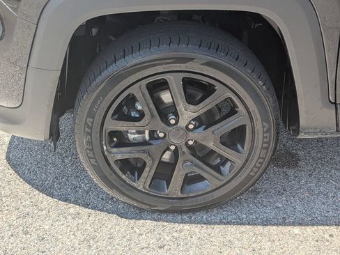 Certified 2022 Jeep Renegade Altitude w/ Convenience Group AWD/4WD image 9