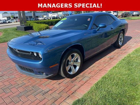 Used 2022 Dodge Challenger SXT w/ Driver Convenience Group image 1