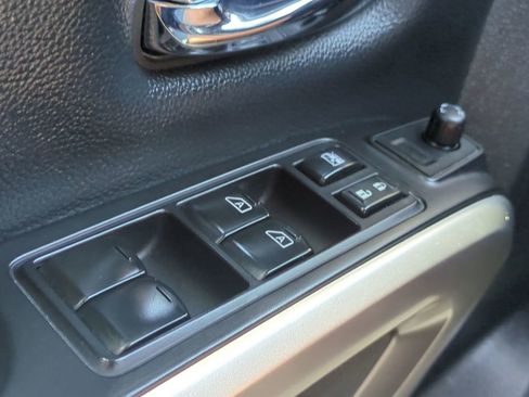 Used 2017 Nissan Titan SV RWD image 31