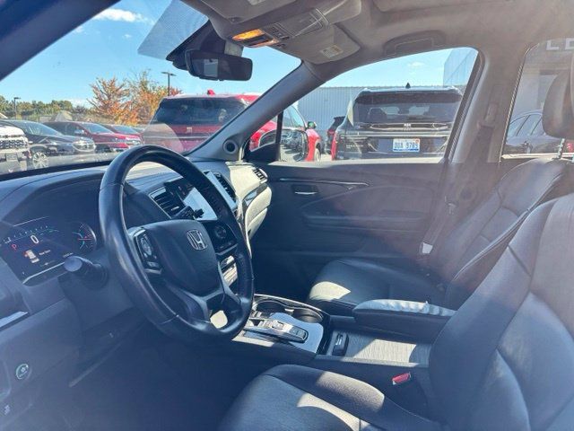 Used 2022 Honda Pilot Touring image 11