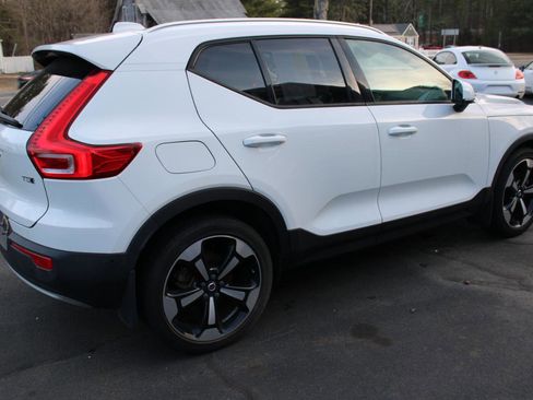 Used 2019 Volvo XC40 T5 Momentum image 5