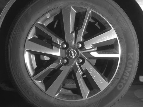 Used 2025 Nissan Versa SV image 12