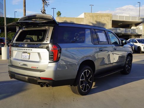 Used 2025 Chevrolet Suburban RST image 6