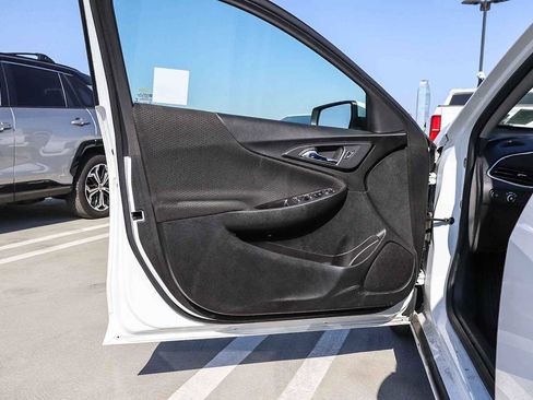 Used 2017 Chevrolet Malibu Hybrid image 17