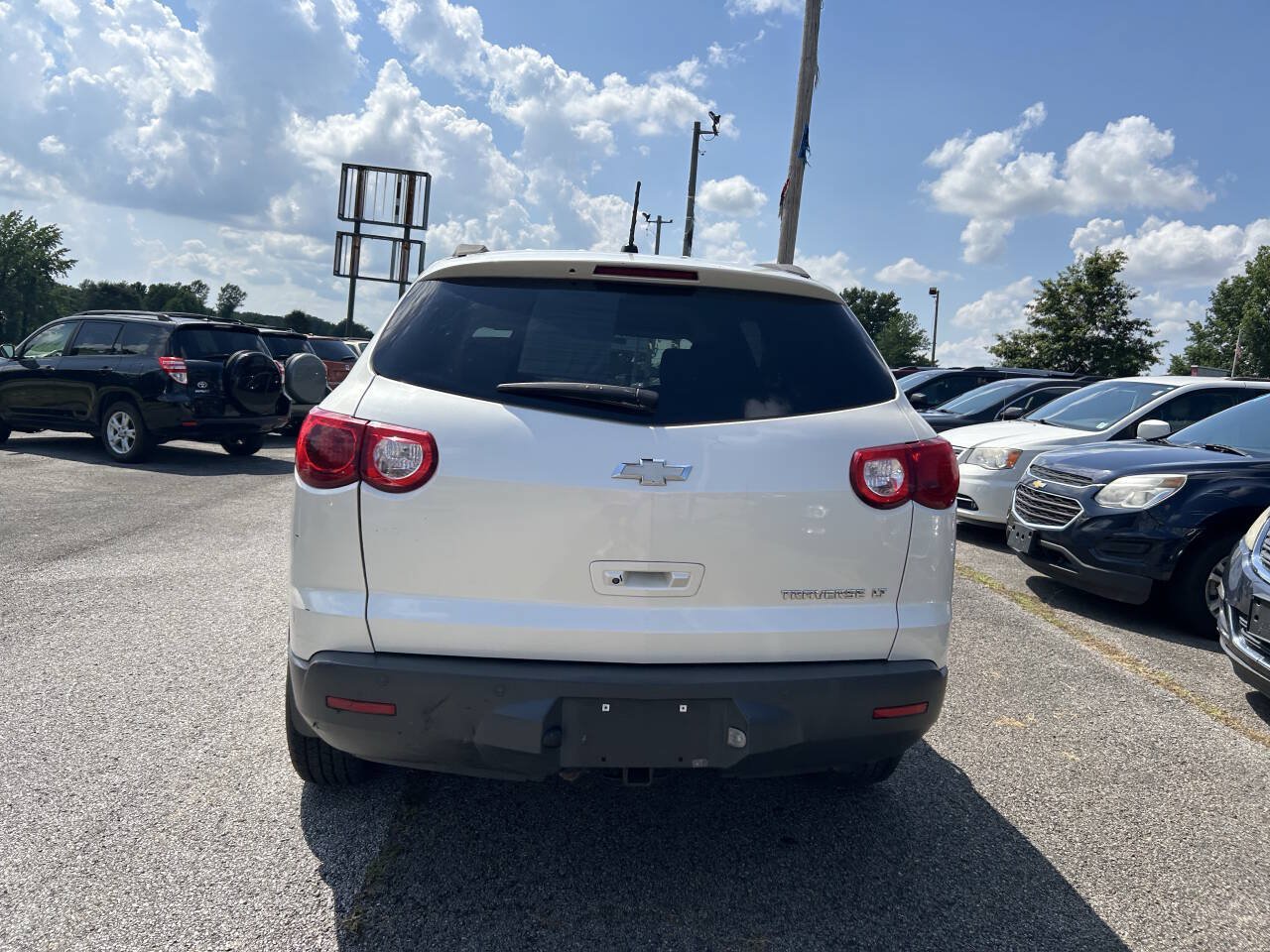 Used 2011 Chevrolet Traverse LT w/ Personal Connectivity Package FWD image 14