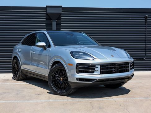 Certified 2025 Porsche Cayenne Coupe image 9