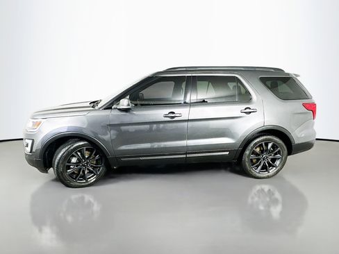 Used 2017 Ford Explorer XLT w/ Equipment Group 202A image 4