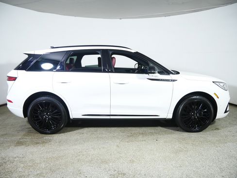 Used 2023 Lincoln Corsair Reserve w/ Equipment Group 202A AWD/4WD image 8