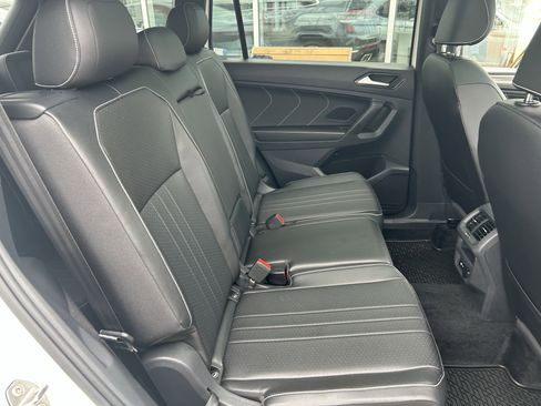 Certified 2022 Volkswagen Tiguan SE R-Line image 25