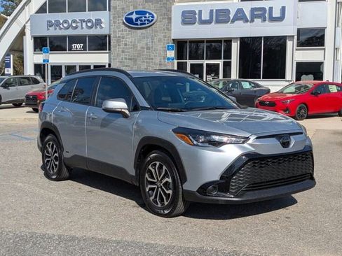 Used 2023 Toyota Corolla Cross SE image 1