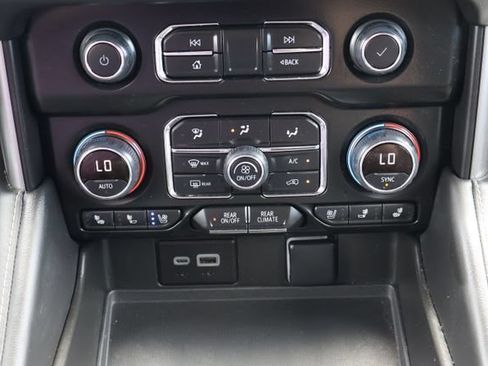 Used 2024 Chevrolet Tahoe Premier AWD/4WD image 14