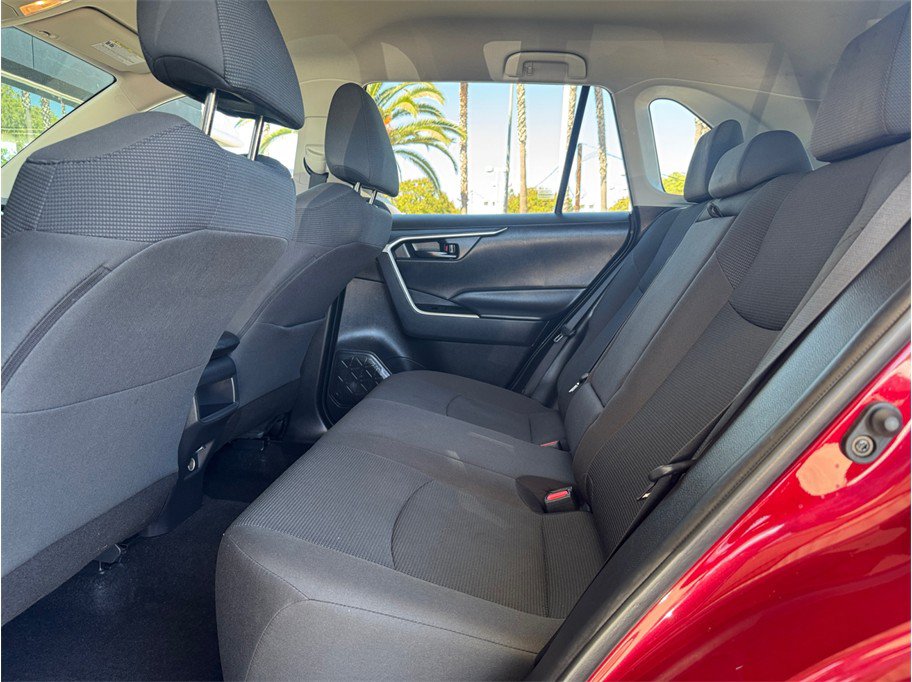 Used 2021 Toyota RAV4 LE AWD/4WD image 20