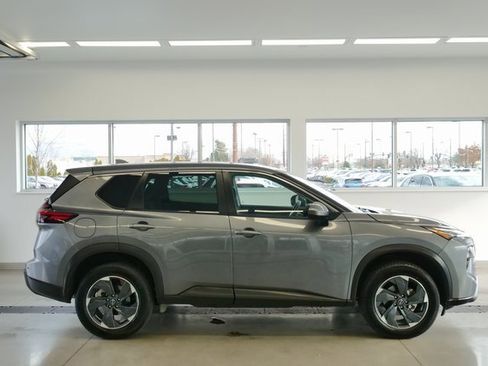 Used 2025 Nissan Rogue SV image 7