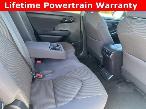 Used 2023 Toyota Highlander LE image 17