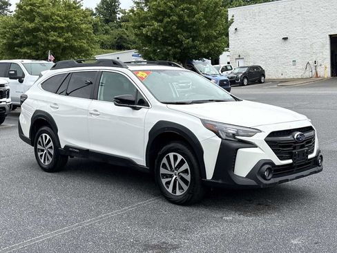 Used 2025 Subaru Outback Premium AWD/4WD image 4