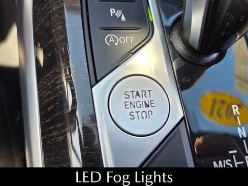 Used 2021 BMW 330i Sedan w/ M Sport Package image 27