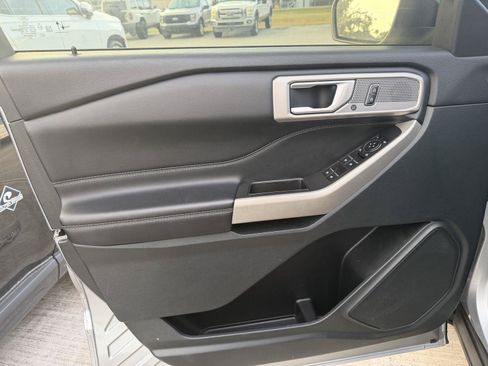 Used 2023 Ford Explorer Limited AWD/4WD image 11