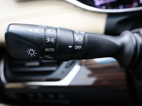 Used 2013 Toyota Avalon Limited image 32