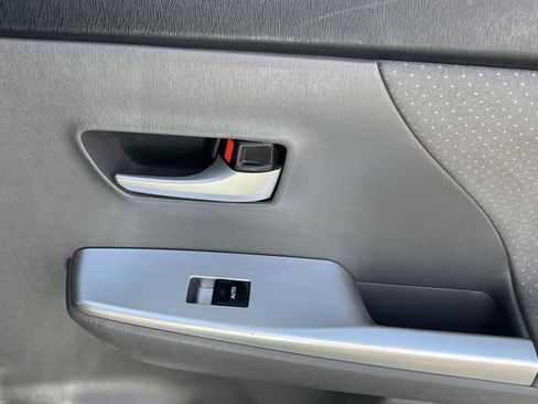 Used 2014 Toyota Prius V Three FWD image 22
